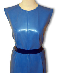 Schlichtes Latexkleid